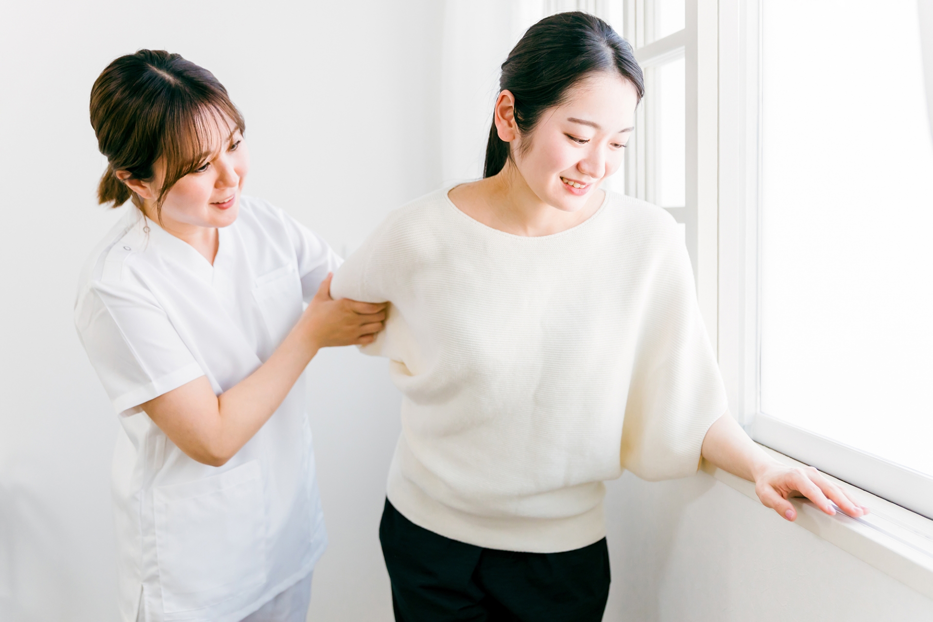 丁寧な問診と施術の様子