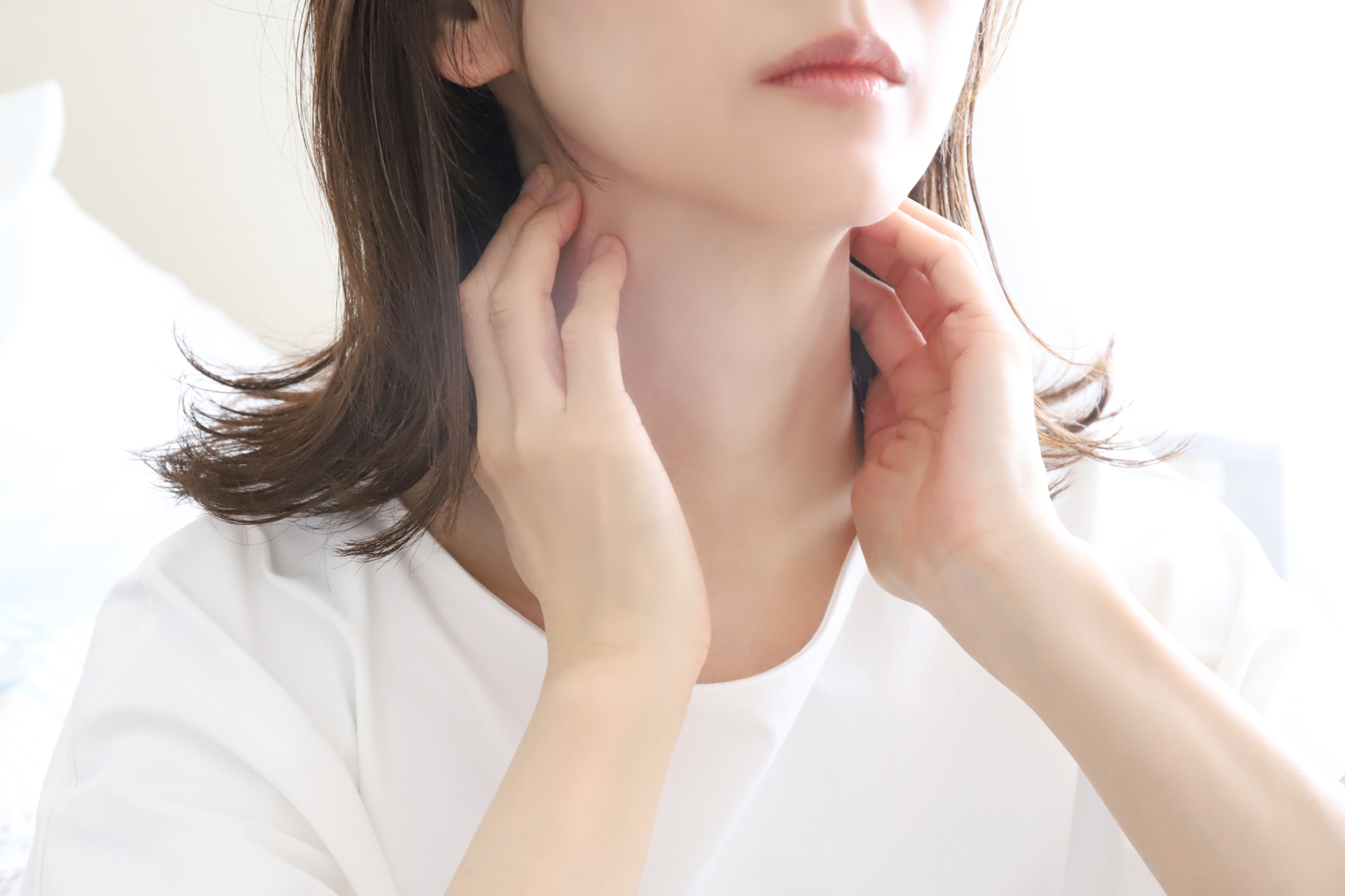 女性の首（参考イメージ）