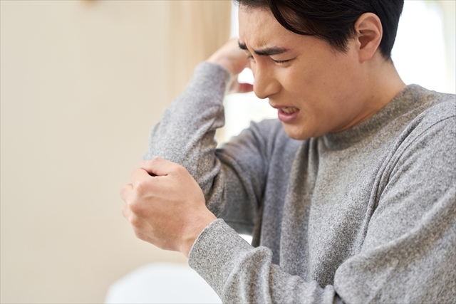 変形性肘関節症の原因