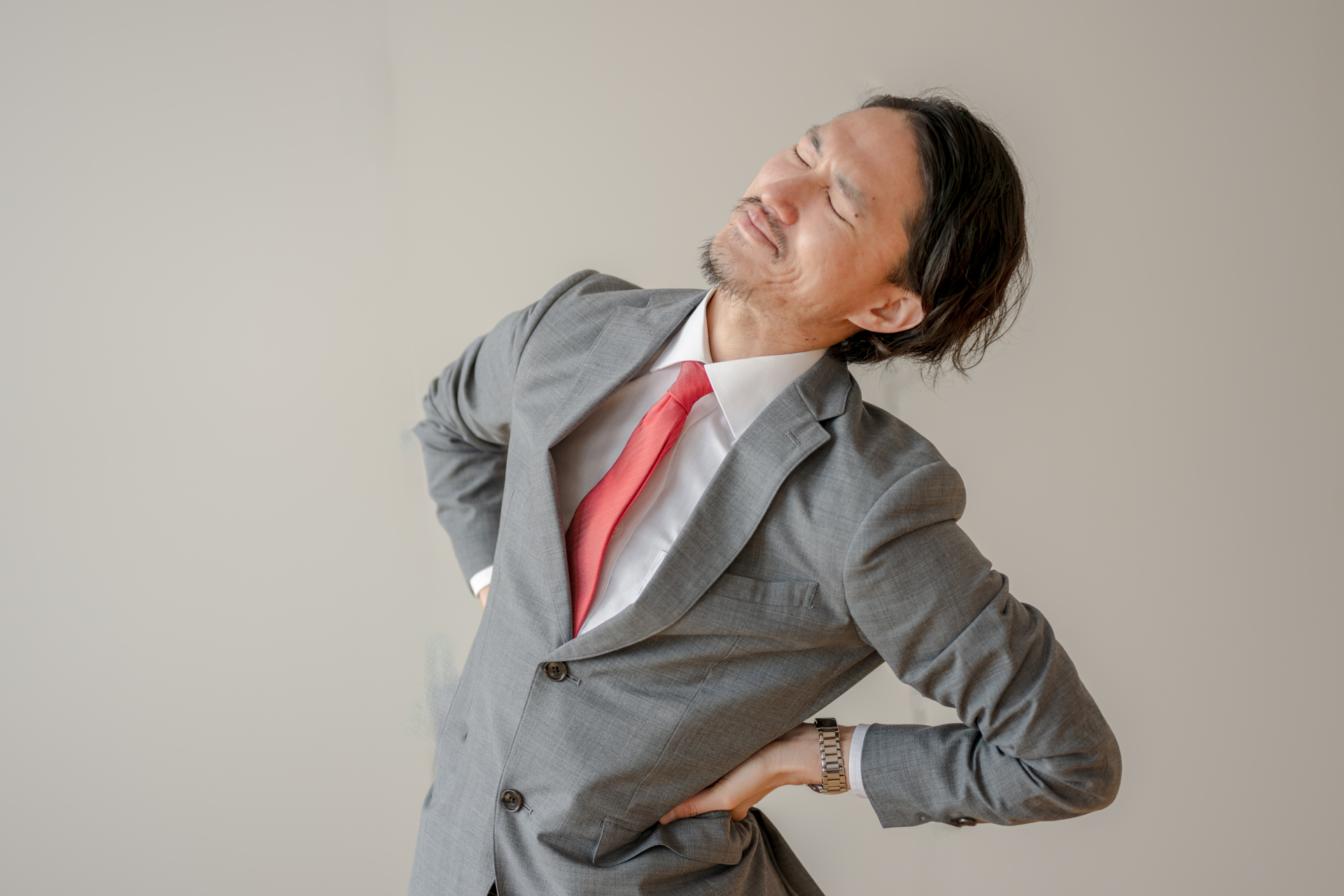 腰の不調をイメージした写真